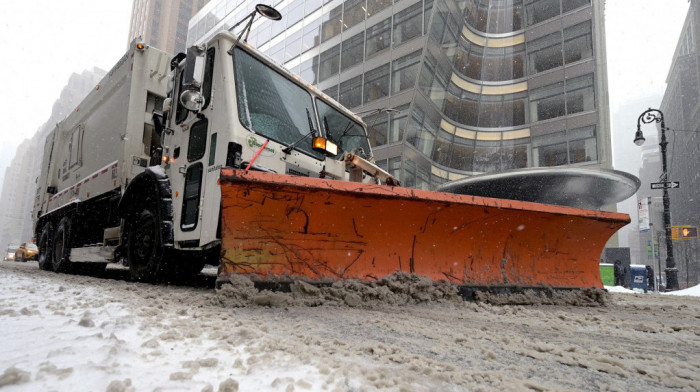 Haos na putevima oko Beča: Prvi sneg iznenadio vozače sa letnjim gumama