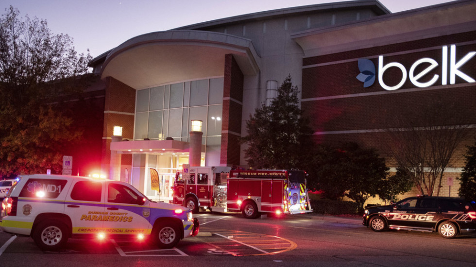 Tri osobe ranjene tokom pucnjave u tržnom centru u Severnoj Karolini, među njima i desetogodišnje dete