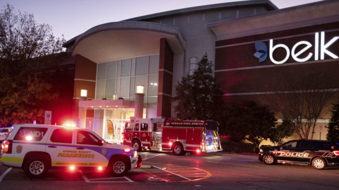 Tri osobe ranjene tokom pucnjave u tržnom centru u Severnoj Karolini, među njima i desetogodišnje dete