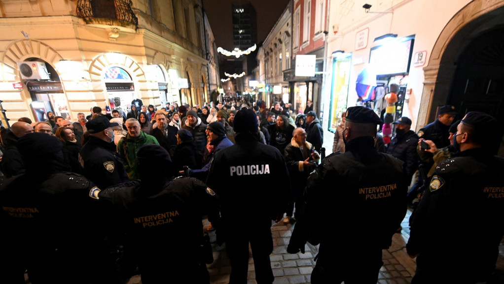 "Beli tihi marš" u Zagrebu: Dve osobe privedene na protestu zbog kovid potvrda i epidemioloških mera