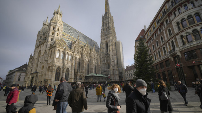 Traže rigorozne mere: Nevakcinisanim lekarima preti zabrana rada u Austriji