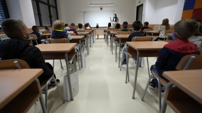 Doneta odluka o radu škola u Vojvodini: Osnovci u klupama, srednjoškolci po kombinovanom modelu
