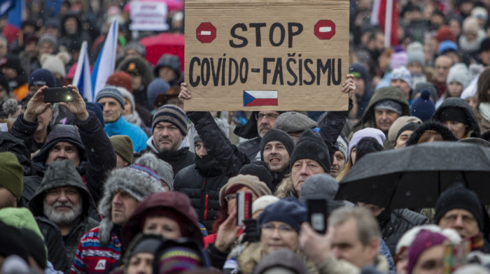 Korona haos u Češkoj: Bolnice u Pragu na granici izdržljivosti zbog kovida, antivakseri blokirali centar grada