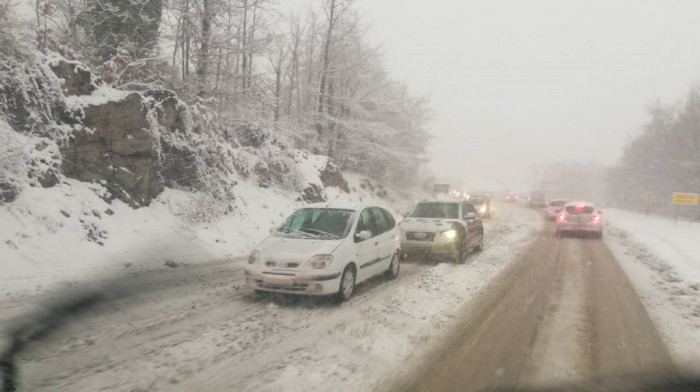 Teška saobraćajna nesreća kod Zlatibora, jedna osoba stradala, druga povređena