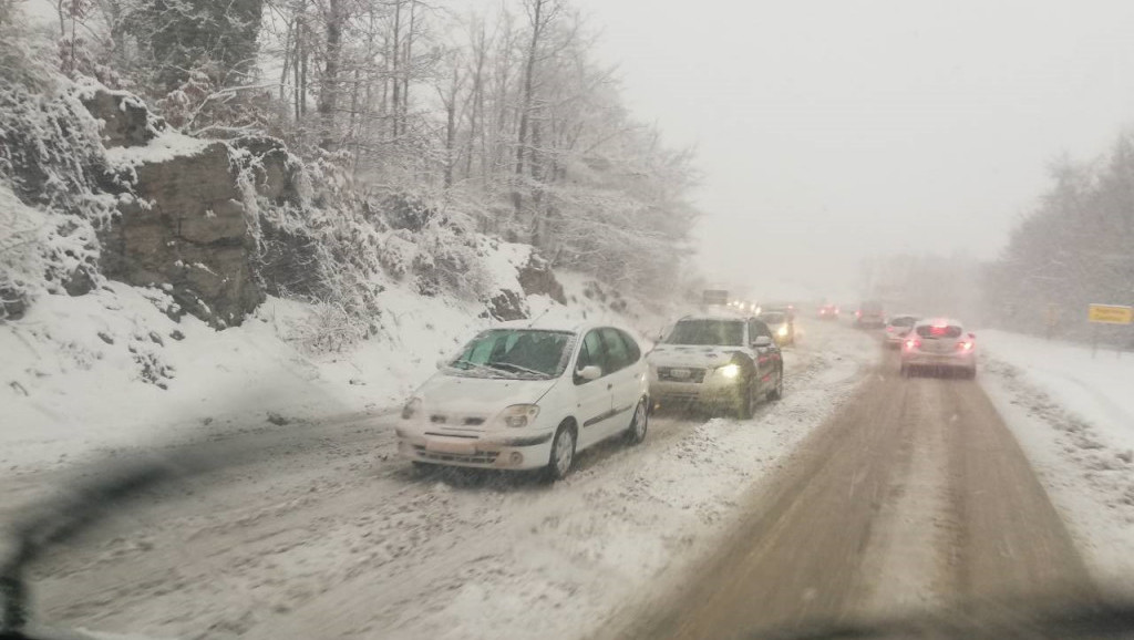 Teška saobraćajna nesreća kod Zlatibora, jedna osoba stradala, druga povređena