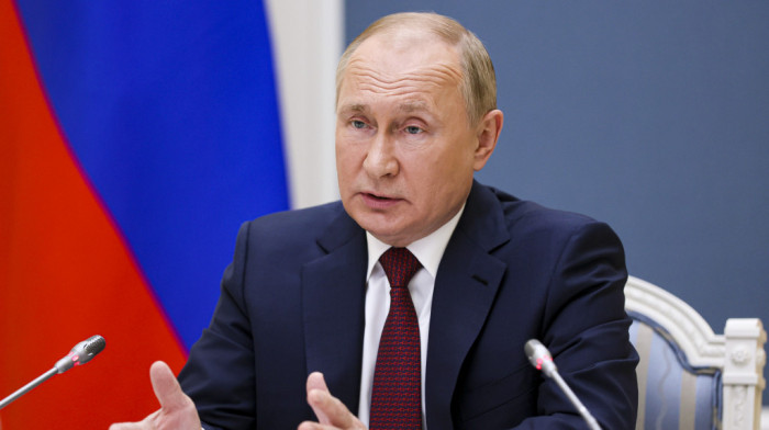 Putin: Zapad obuzdava Rusiju zato što izlazi iz teškoća i razvija se kao konkurent