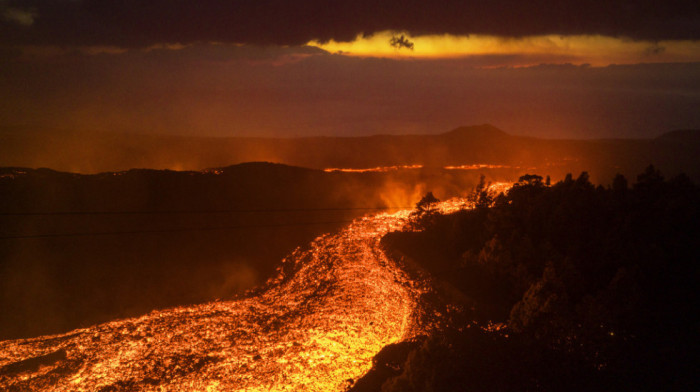Reke lave na ostrvu La Palma i dalje prete stanovništvu, uništeno više od 1.200 kuća