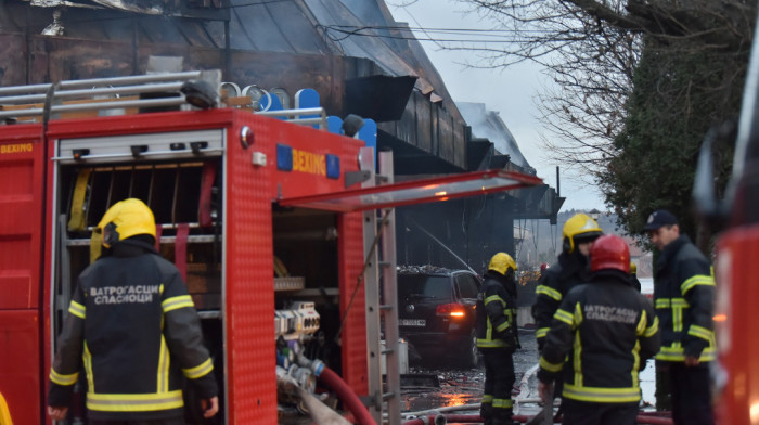 Lokalizovan je požar u zgradi IMR u Rakovici: Policija i vatrogasci odmah izašli na teren