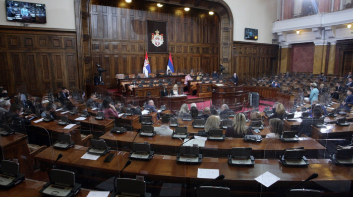 Poslanici Skupštine Srbije najavili da će glasati za zakon o finansijskoj podršci porodici