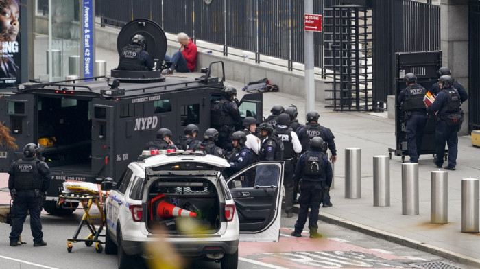 Okončana drama u Njujorku: Policija uhapsila naoružanog muškarca ispred zgrade UN