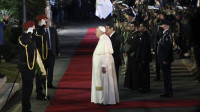 Papa u poseti Kipru, iz posete vodi 50 migranata u Italiju