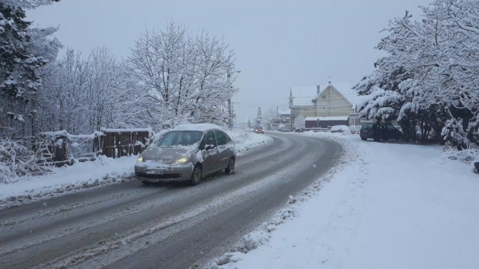 Sneg intenzivno pada na Goliji, Zlatiboru i Tari, prve pahulje u Beogradu i Obrenovcu