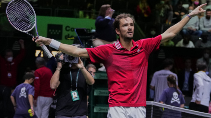 Umalo iznenađenje na ATP kupu: Medvedev izgubio, Rusija pobedila