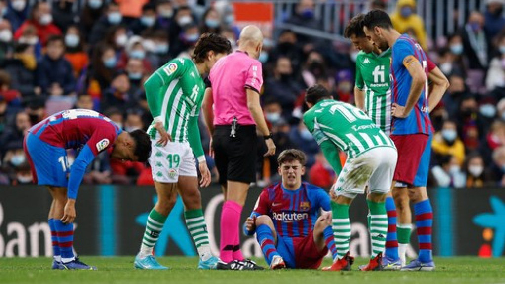 Gavi hitno prebačen u bolnicu: Fudbalera Barselone lopta  pogodila u glavu
