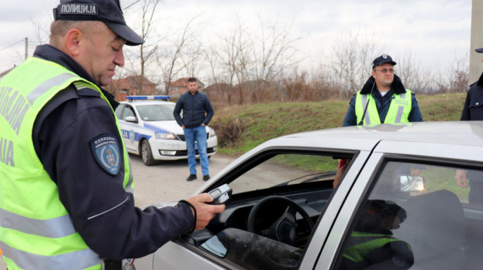 Vozač automobila i biciklista zaustavljeni zbog alkohola, protiv njih prekršajne prijave