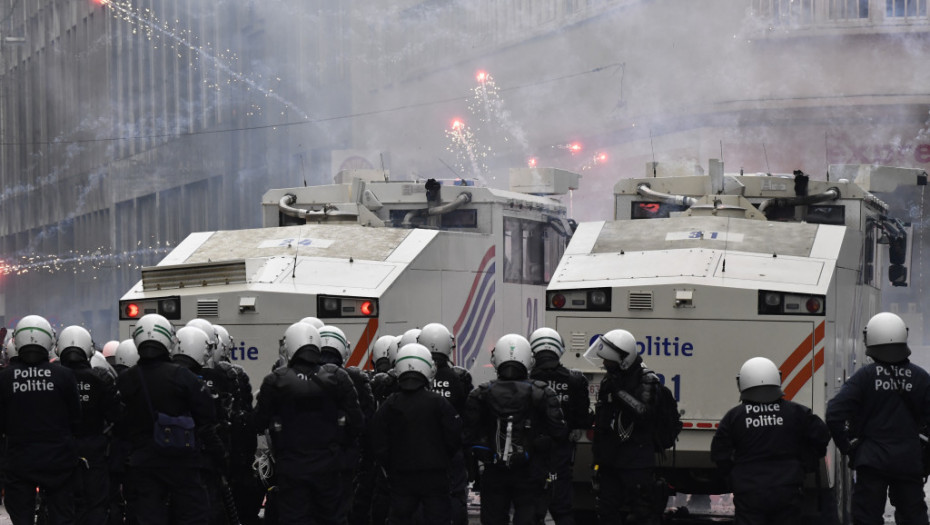 Protest u Briselu: Vodeni topovi i suzavac na grupu demonstranata