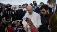 Papa Franja: Bodljikava žica ne rešava probleme, moramo da zaustavimo brodolom civilizacije