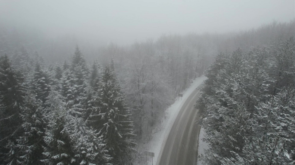 Zavejana Zapadna Srbija, u selima kod Kosjerića palo 30 centimetara snega