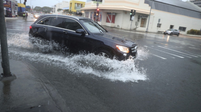 Snažna oluja na Havajima potpila puteve, pokidala dalekovode