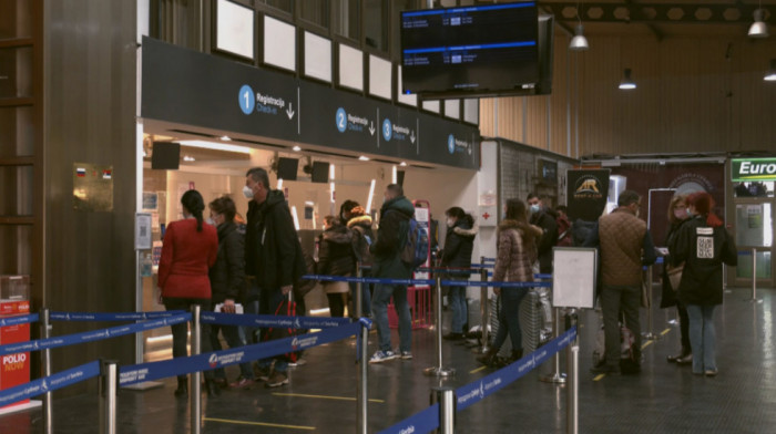 Zaplena na aerodromu u Nišu: U prtljagu italijanskog državljanina pronađen nakit i poludrago kamenje