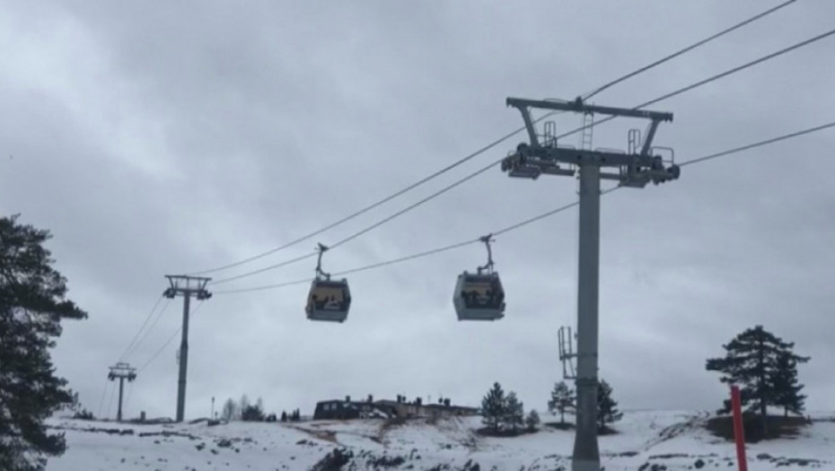 Zimska idila na Zlatiboru, ali bez vožnje gondolom: Turistička atrakcija zbog servisiranja neće raditi do daljeg