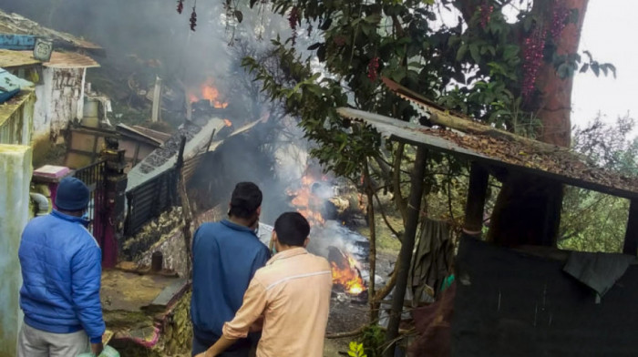 U padu indijskog helikoptera poginulo 13 od 14 osoba, među putnicima bio i načelnik generalštaba