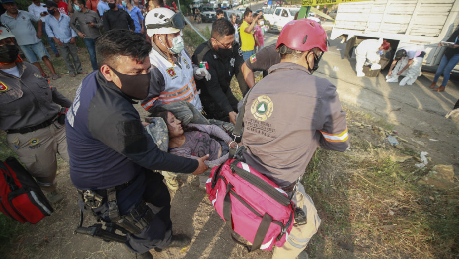 Najmanje 53 migranta stradala u prevrtanju kamiona u Meksiku