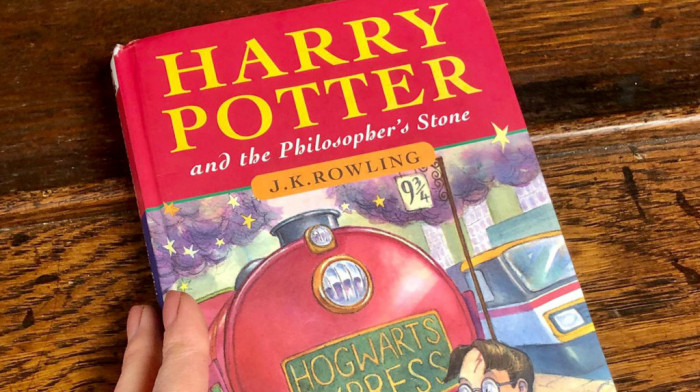 Burno nadmetanje i visoka cena: Prodat komplet stranica prve verzije knjige o Hari Poteru