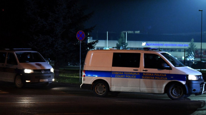 Drama na aerodromu u Sarajevu: Muškarac pokušao da otme pištolj policajcu nakon što mu je odbijen ulazak u BiH