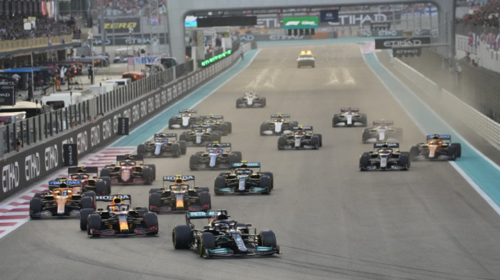 Skandalozan kraj Formule 1 za VN u Abu Dabiju: Ferštapen osvojio titulu