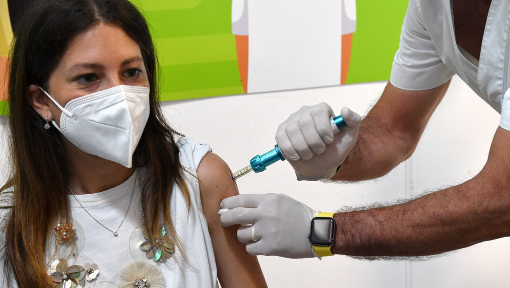 Nova kovid vakcina bez igle: Istraživači veruju da bi mogla da štiti i od budućih oblika koronavirusa