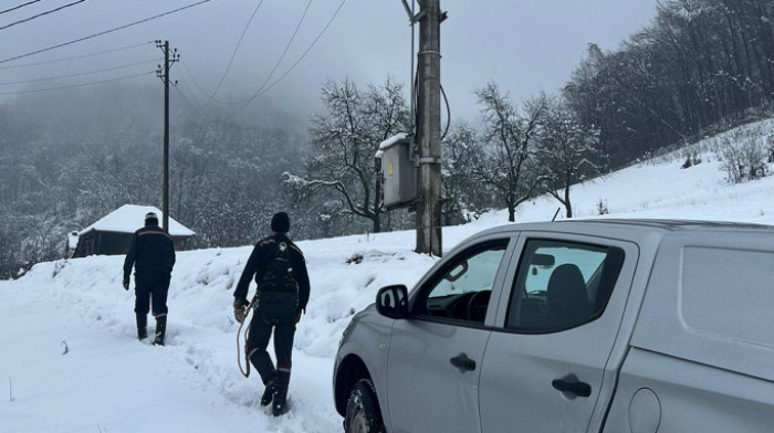 Meštani sela iz okoline Malog Zvornika danima bili bez struje i odsečeni od sveta: "Umotamo se, pa spavamo"