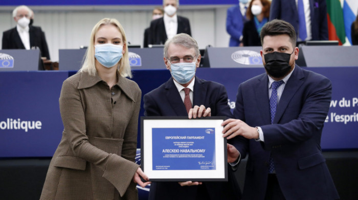 Ćerka Alekseja Navaljnog preuzela nagradu EU u očevo ime: Ovacije u Evropskom parlamentu