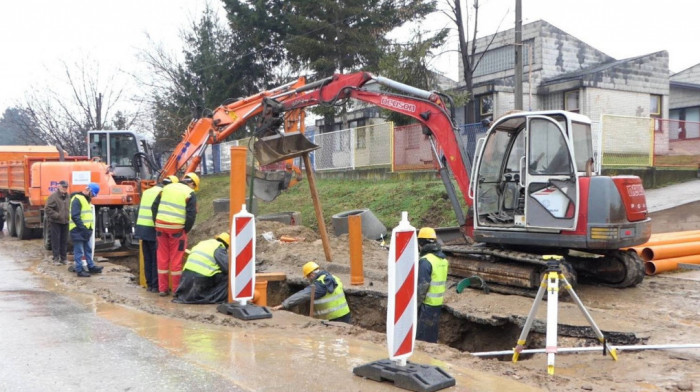 Momirović: Do septembra biće gotovo još 140 kilometara kanalizacije