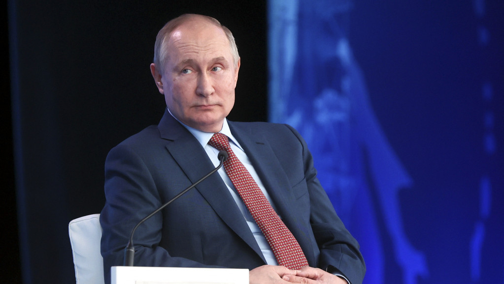 Novinare na Putinovoj godišnjoj konferenciji dezinfikuju česticama srebra