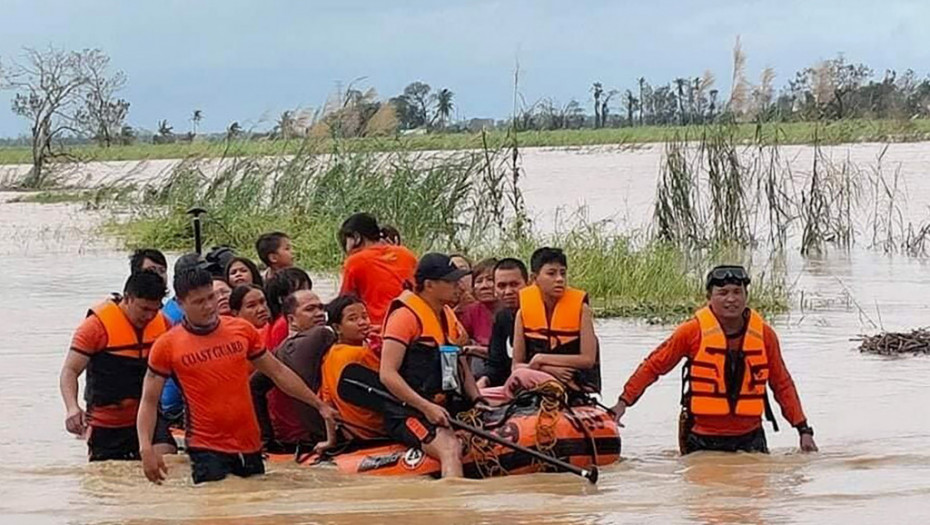 Strašne posledice tajfuna Rai: Strahuje se da je 31 osoba poginula na Filipinima