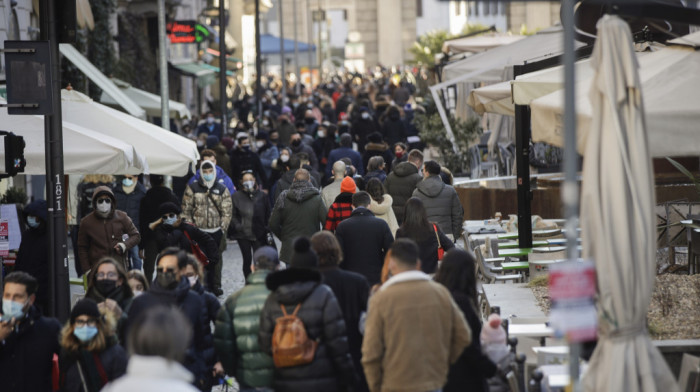 Italija razmatra nove korona mere za praznike, i vakcinisani će morati da pokažu negativan test