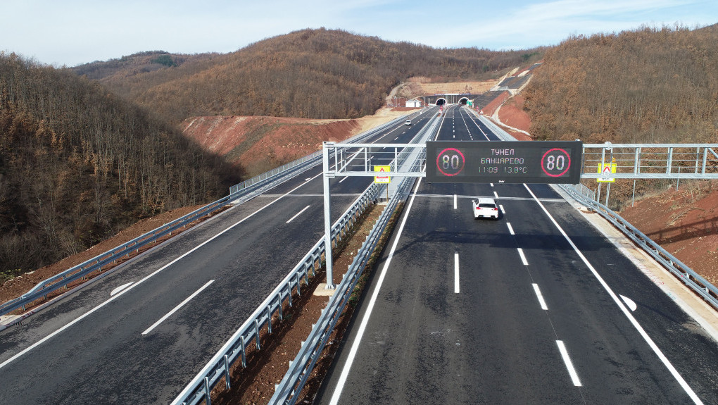 Uklonjeno vozilo koje se zapalilo kod tunela Bancarevo, saobraćaj normalizovan