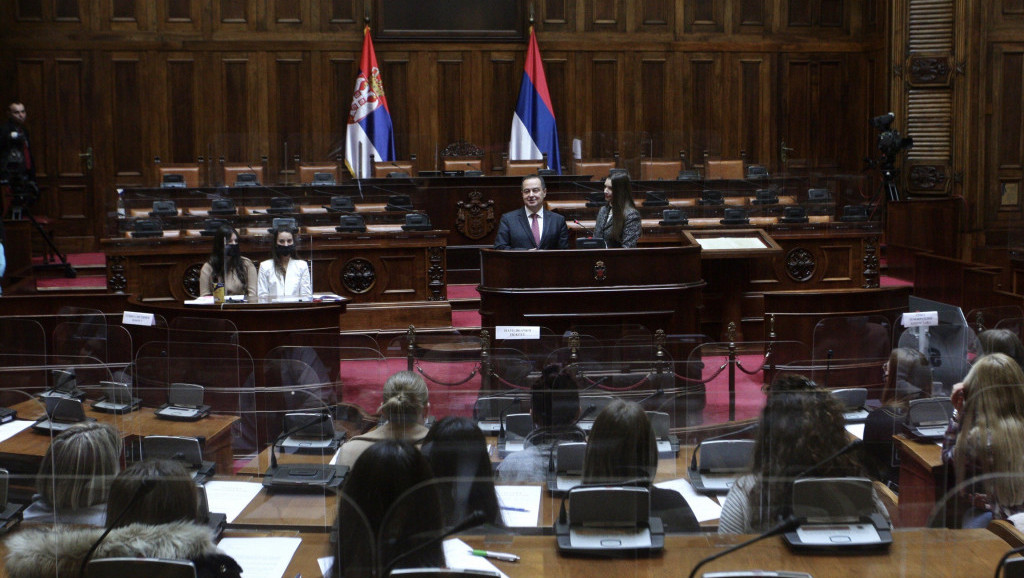 Učenici Srednje medicinske škole u Parlamentu, Dačić im poručio da se "osećaju kao kod kuće"