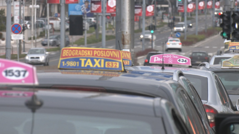 Zašto je u Beogradu sve teže doći do taksija čak i kad nisu špicevi i loše vreme