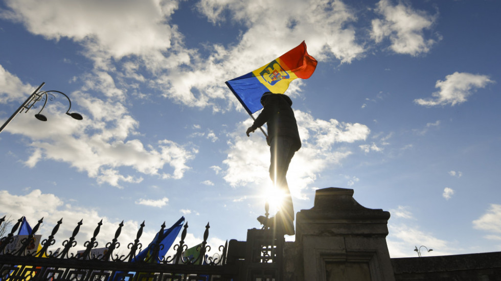 Protest u Rumuniji zbog kovid sertifikata, demonstranti upali u dvorište parlamenta
