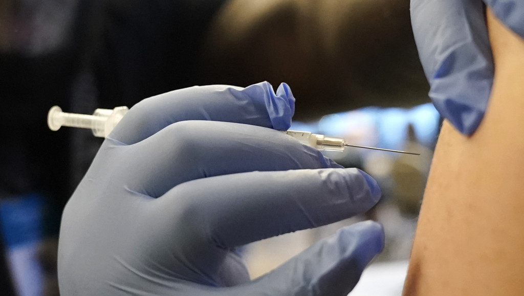 U Srbiji 29 osoba primilo četiri doze vakcine protiv koronavirusa