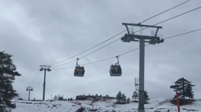 Zlatiborska gondola zaustavljena zbog jakog vetra