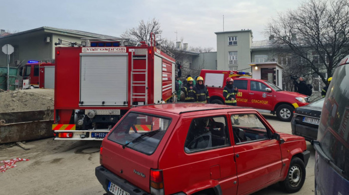 Požar na Novom Beogradu, gori napuštena fabrika "IMT"