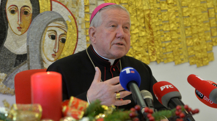 Provaljeno u automobil nadbiskupa Hočevara, Nadbiskupija moli da se vrate liturgijsko odelo i bogoslužbeni predmeti
