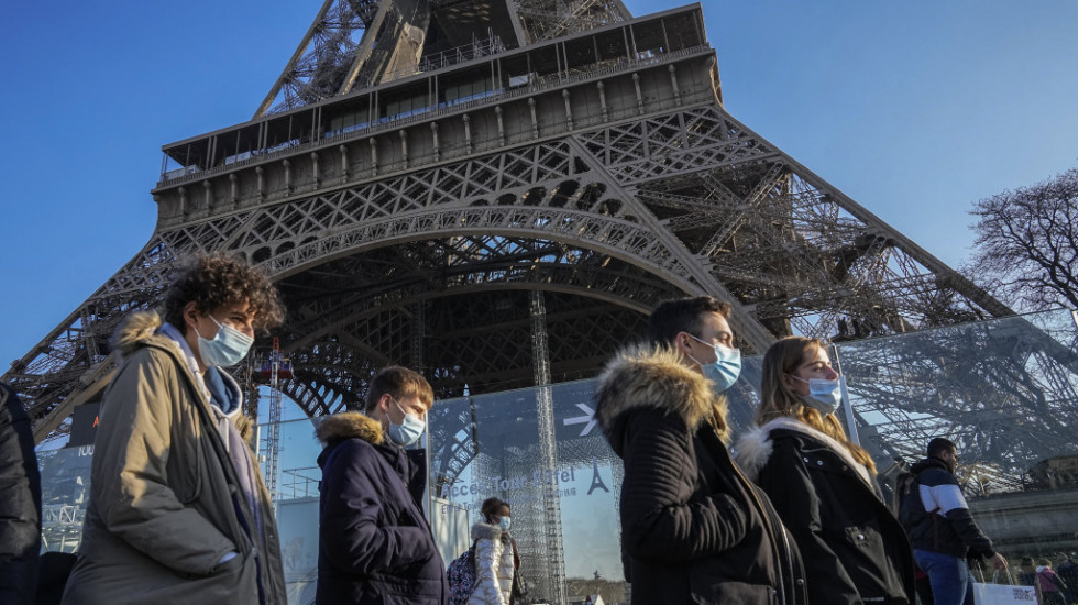 Francuska ukinula gotovo sve epidemijske mere, maske obavezne samo u javnom prevozu