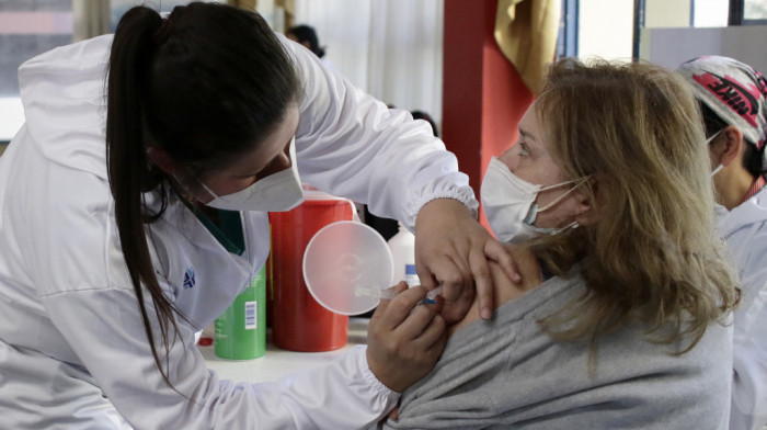 Koliko je Srbija daleko od uvođenja četvrte doze vakcine za opštu populaciju i ko u ovom momentu može da je primi
