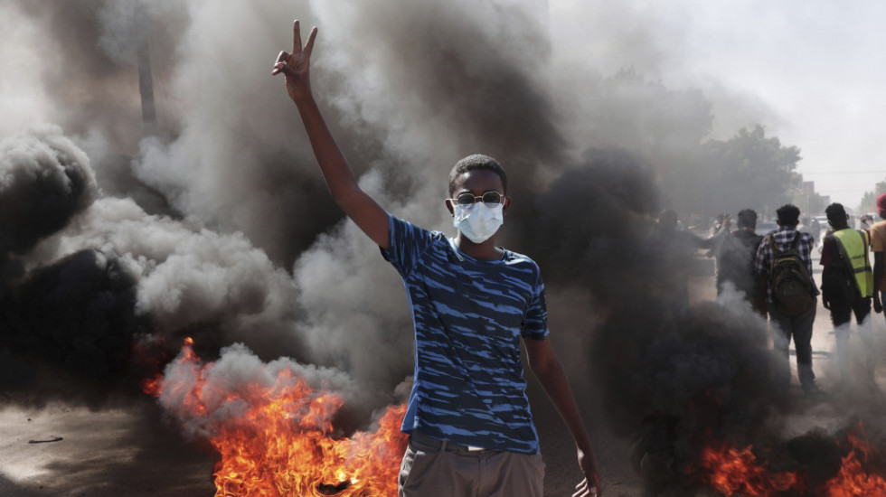 Demonstranti u Sudanu stigli blizu predsedničke palate