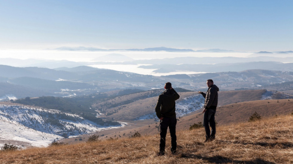 Neočekivani povratak zime: Na Zlatiboru veje sneg, u Velikom Gradištu 10°C