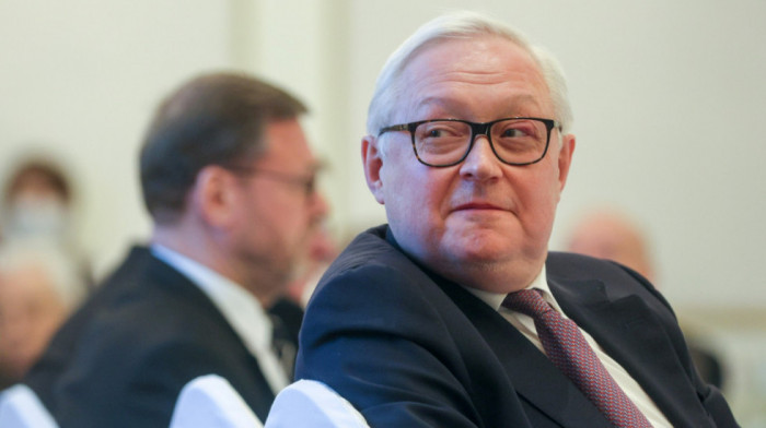 Rjabkov: Nije isključen trilateralni sastanak Putina, Trampa i Sija